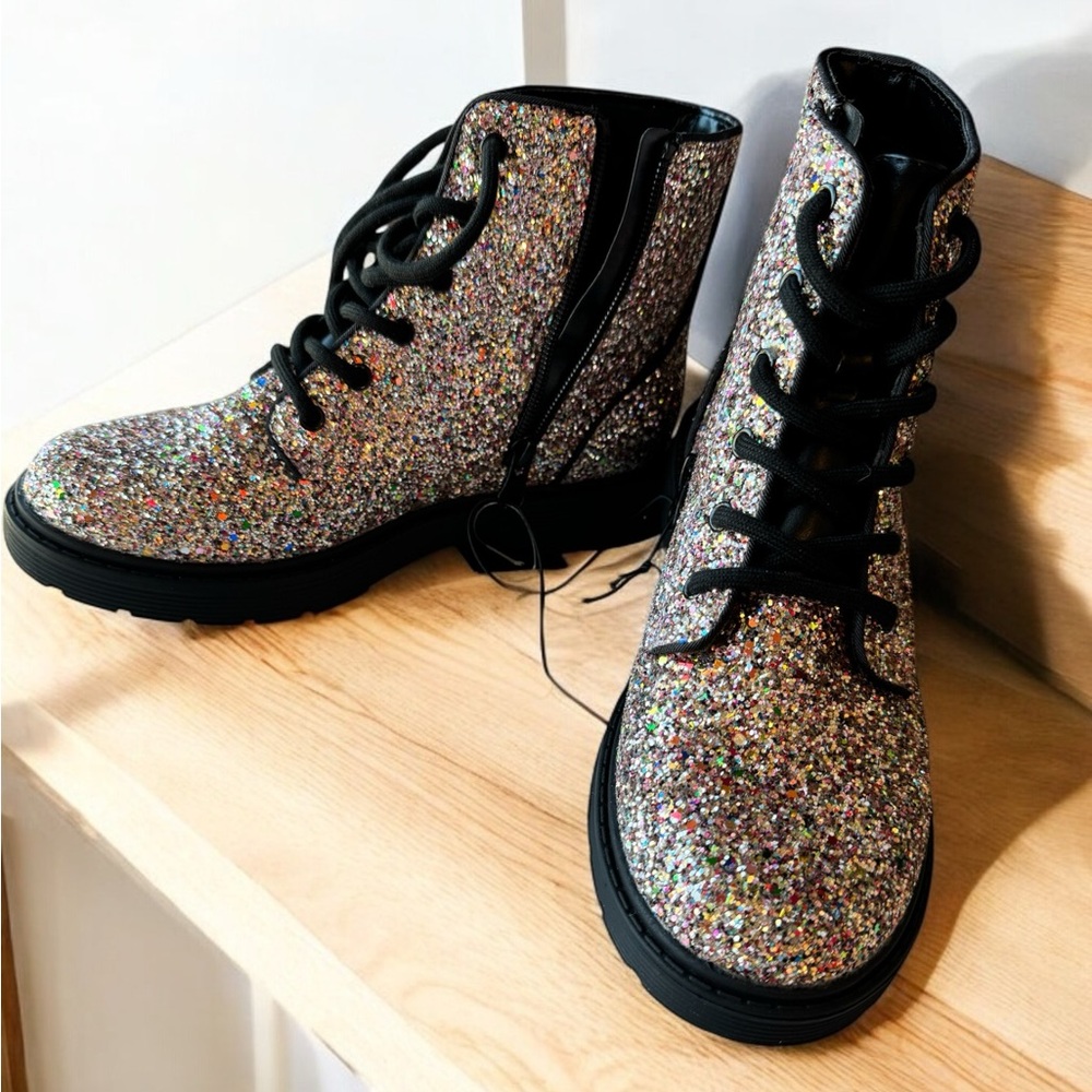 Glitter Doc style boots. Zipper opening. NEW